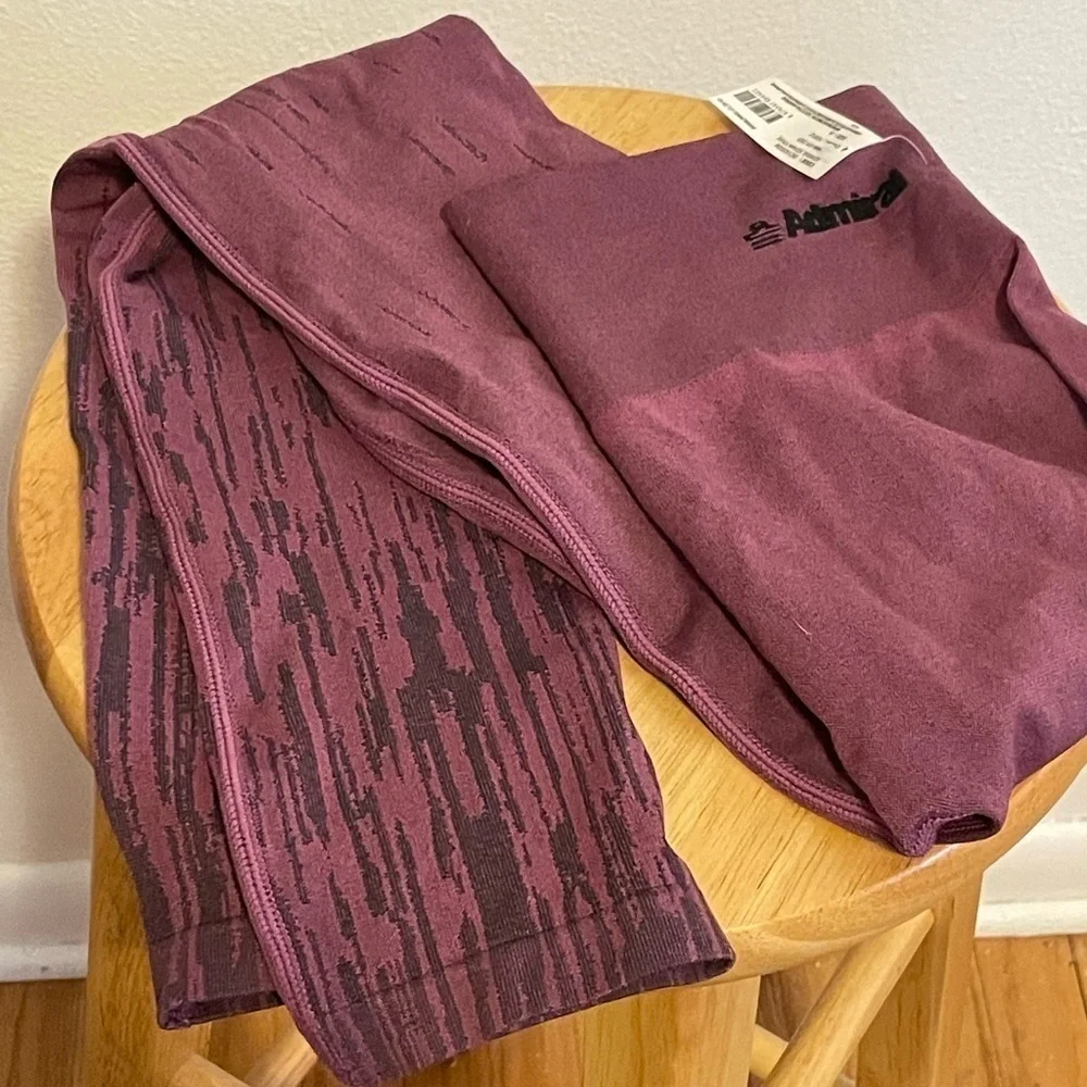 NWT Admiral Purple Women’s Athletic Leggings Size Medium